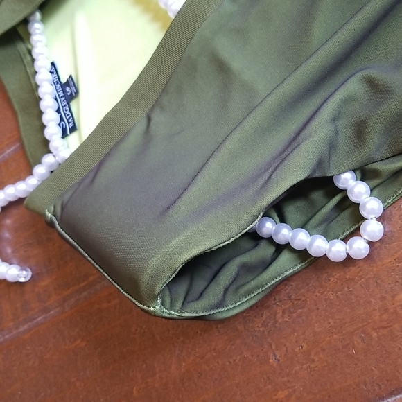 Badgley Mischka Green V-Neck Sleeveless Shirt - Picture 11 of 11